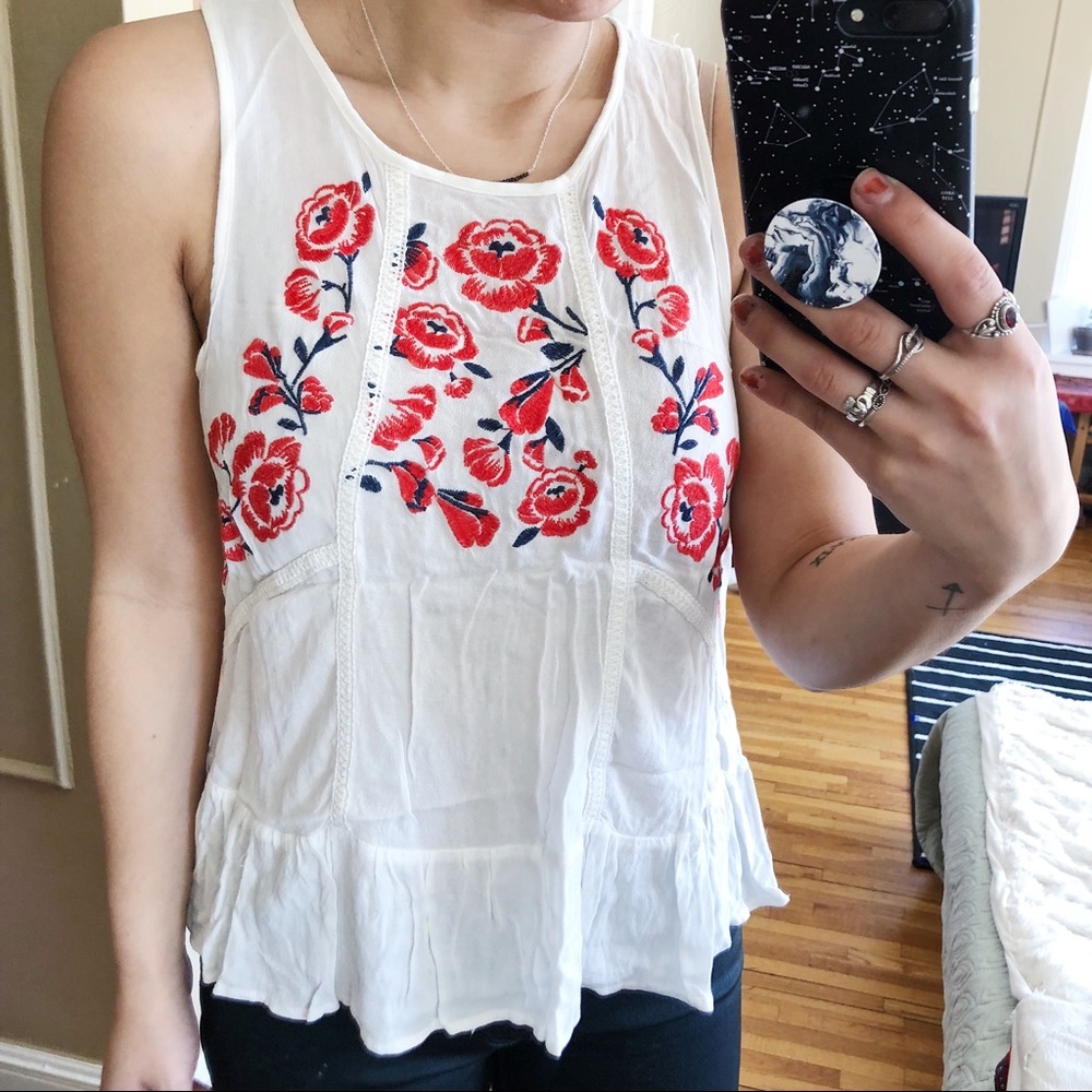 🌹Women’s Floral Embroidered Sleeveless Top🌹